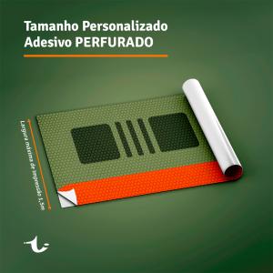 Impressão sob demanda - Adesivo Perfurado - Personalizado Vinil Branco Perfurado Largura máxima de impressão 1,32m 4x0 Cores   Produção estimado entre 3 e 5 dias úteis