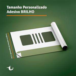 Impressão sob demanda - Adesivo Brilho - Personalizado Adesivo Brilho Vinil Largua máximo de impressão 1,5m 4x0 Cores   Prazo de produção estimado entre 4 e 7 dias úteis.